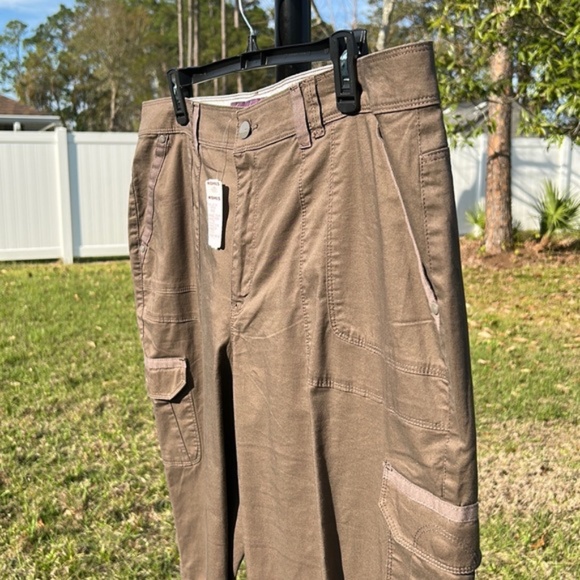 ~eN New Gloria Vanderbilt brown capris with pockets - Picture 5 of 13